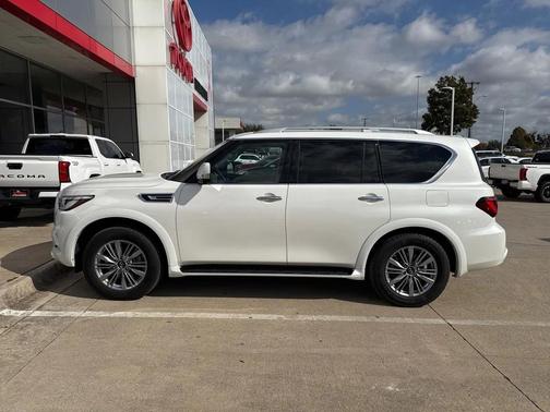 2022 INFINITI QX80 Luxe