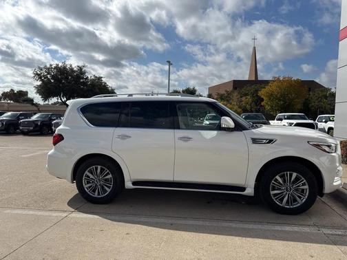 2022 INFINITI QX80 Luxe
