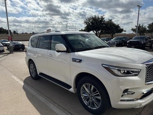 2022 INFINITI QX80 Luxe