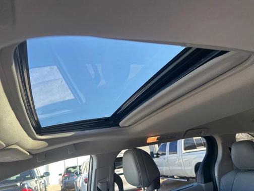 2021 Toyota Sienna XLE 8 Passenger