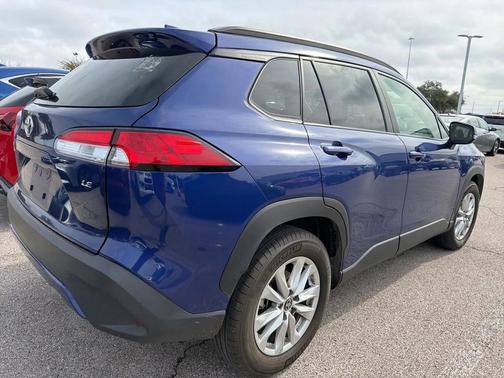 2024 Toyota Corolla Cross LE