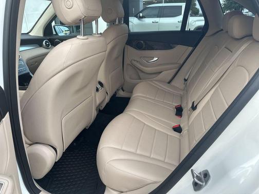 Diamond White Metallic 2021 Mercedes-Benz GLC 300 Base
