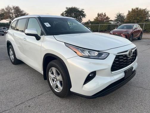 2024 Toyota Highlander LE