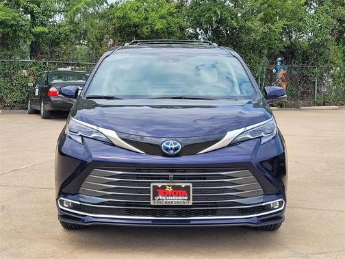 2025 Toyota Sienna Platinum 7 Passenger
