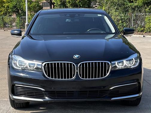 2019 BMW 740 740i