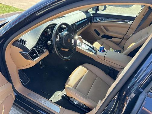 2016 Porsche Panamera 4