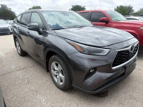 Magnetic Gray Metallic 2024 Toyota Highlander LE