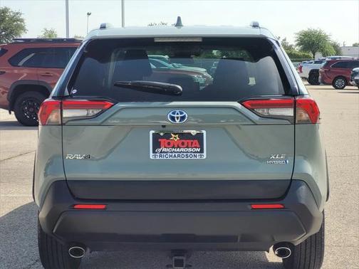 2022 Toyota RAV4 Hybrid XLE
