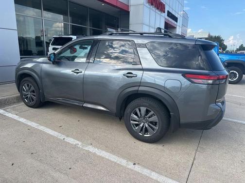 2022 Nissan Pathfinder SV 2WD