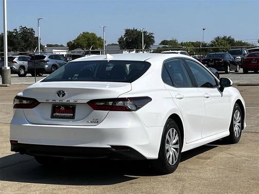 2024 Toyota Camry Hybrid LE
