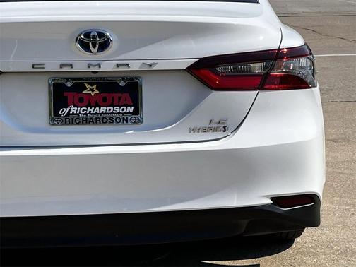 2024 Toyota Camry Hybrid LE