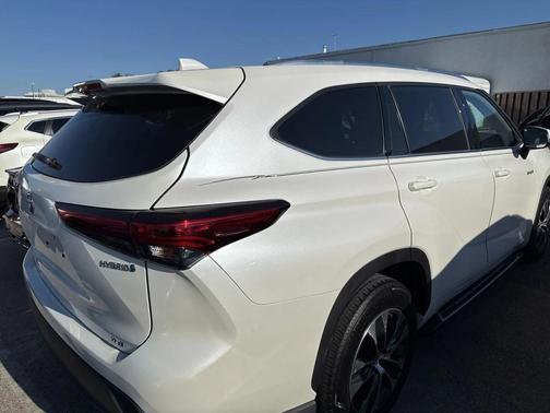 2021 Toyota Highlander Hybrid XLE