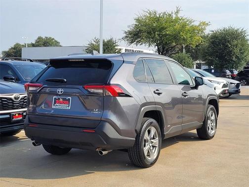 2022 Toyota RAV4 Hybrid LE