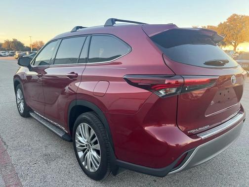 2025 Toyota Highlander Platinum