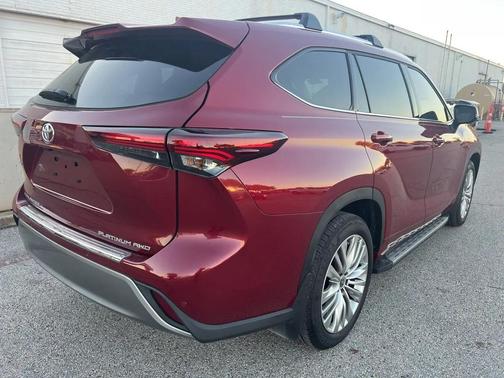 2025 Toyota Highlander Platinum