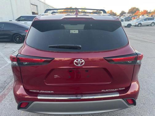 2025 Toyota Highlander Platinum