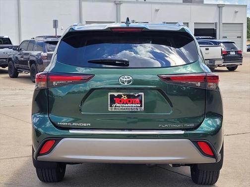 2025 Toyota Highlander Platinum