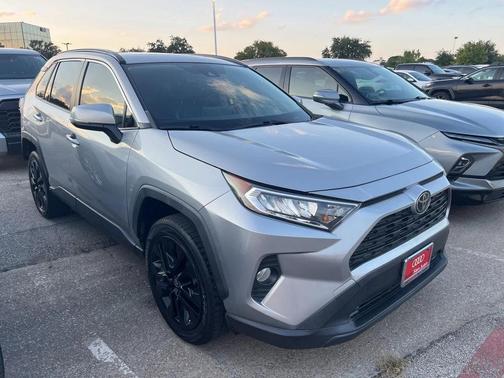 2020 Toyota RAV4 XLE Premium