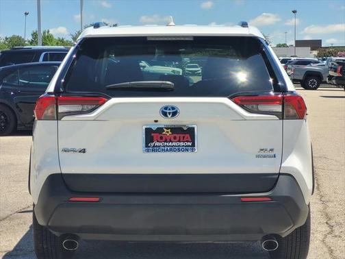 2021 Toyota RAV4 Hybrid XLE
