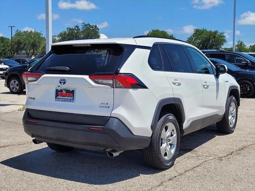 2021 Toyota RAV4 Hybrid XLE