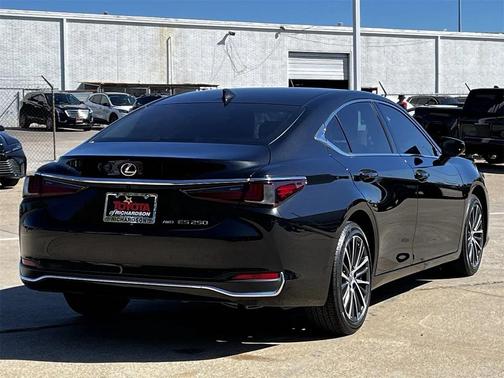 2024 Lexus ES 250 Base