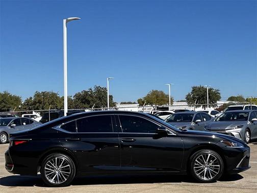 2024 Lexus ES 250 Base