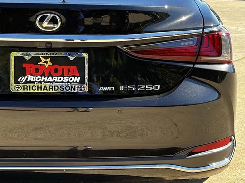 2024 Lexus ES 250 Base