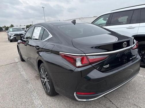 2024 Lexus ES 250 Base