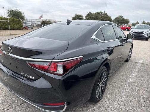 2024 Lexus ES 250 Base
