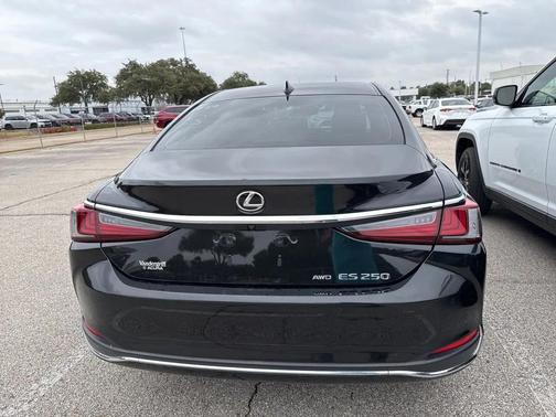 2024 Lexus ES 250 Base