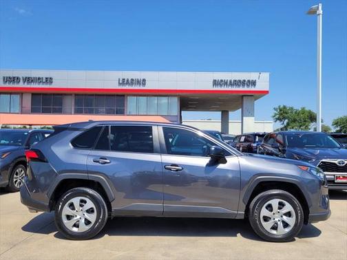 2022 Toyota RAV4 LE