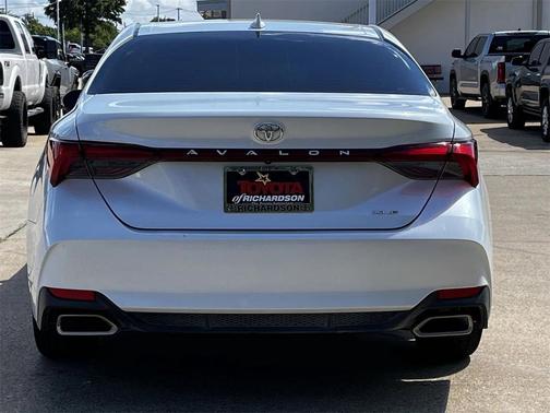 2019 Toyota Avalon XLE Plus
