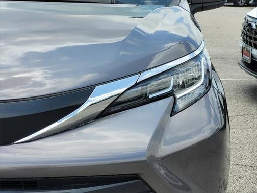 2022 Toyota Sienna LE