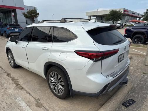 2022 Toyota Highlander Platinum