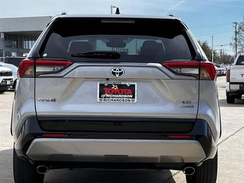 2022 Toyota RAV4 Hybrid SE