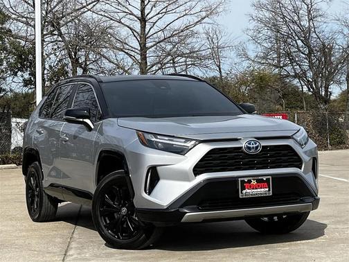 2022 Toyota RAV4 Hybrid SE