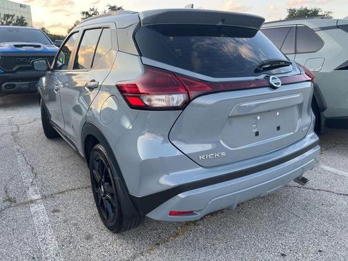 2021 Nissan Kicks SR