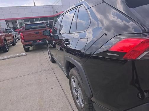 2022 Toyota RAV4 Hybrid LE