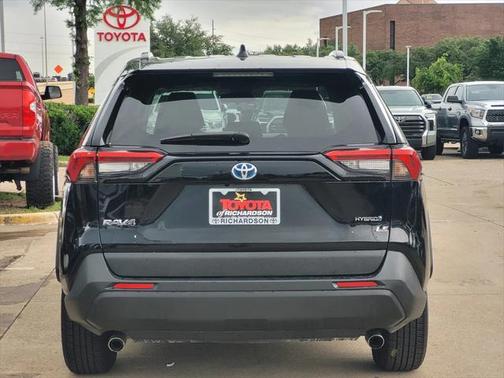 2022 Toyota RAV4 Hybrid LE