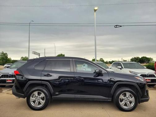 2022 Toyota RAV4 Hybrid LE