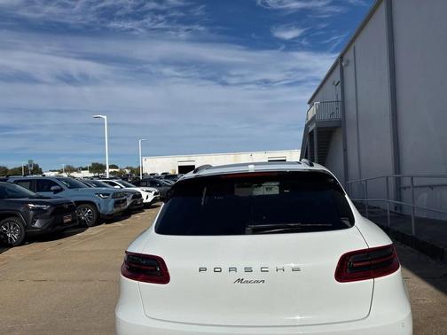 2018 Porsche Macan Base