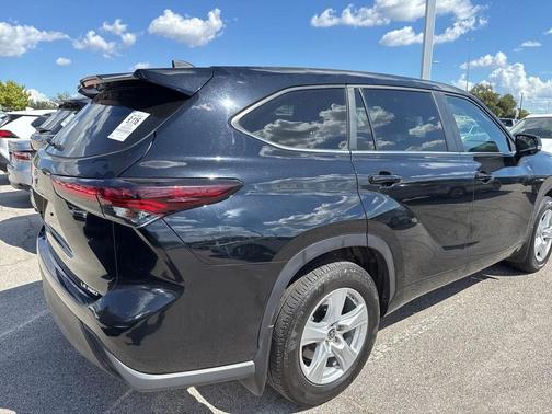 2024 Toyota Highlander LE