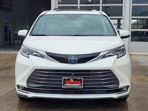 2021 Toyota Sienna Platinum 7 Passenger