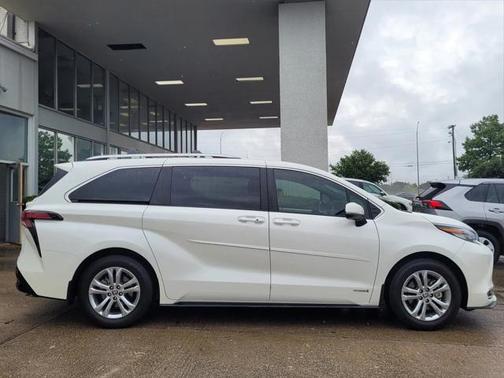 2021 Toyota Sienna Platinum 7 Passenger