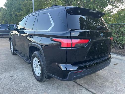 2024 Toyota Sequoia SR5