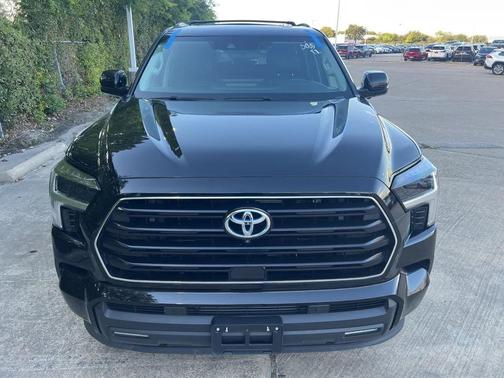 2024 Toyota Sequoia SR5