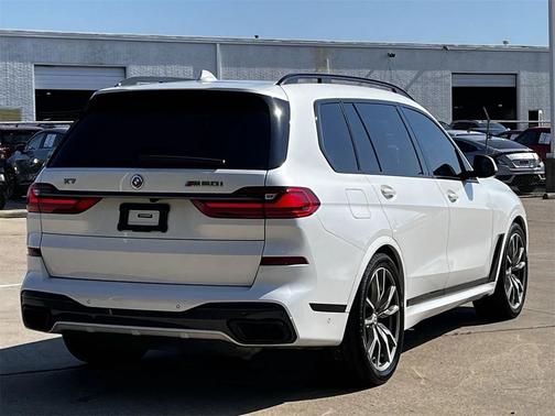 2022 BMW X7 M50i