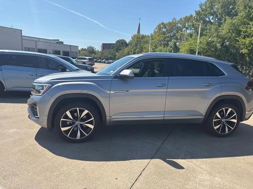 2024 Volkswagen Atlas Cross Sport 2.0T SEL Premium