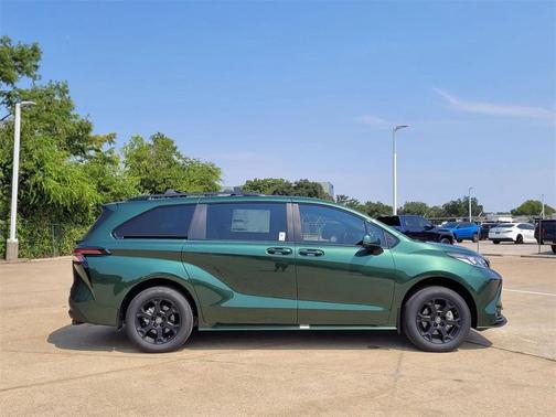 2025 Toyota Sienna Woodland Edition