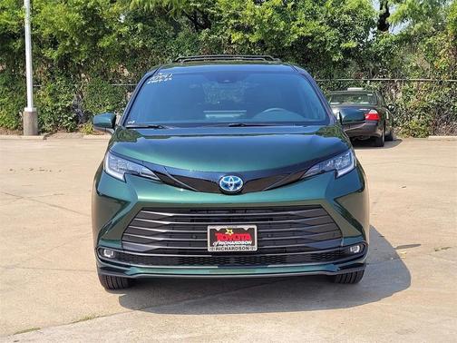 2025 Toyota Sienna Woodland Edition